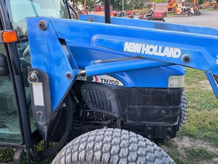 new-holland-tn70d-image-12