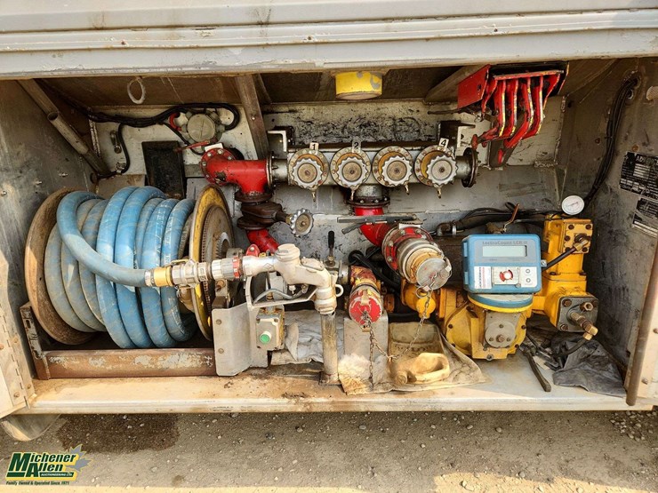 2007-freightliner-fld120-image-32