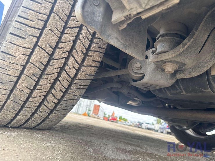 2019-ford-explorer-image-30