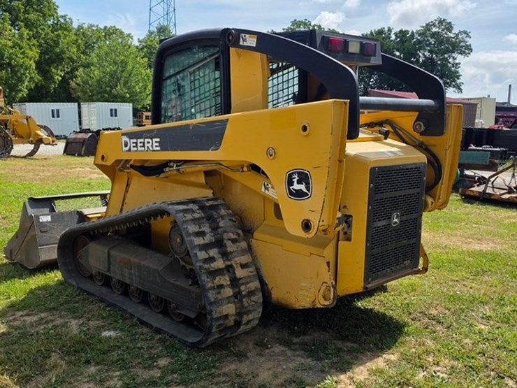 2007-deere-ct332-image-3