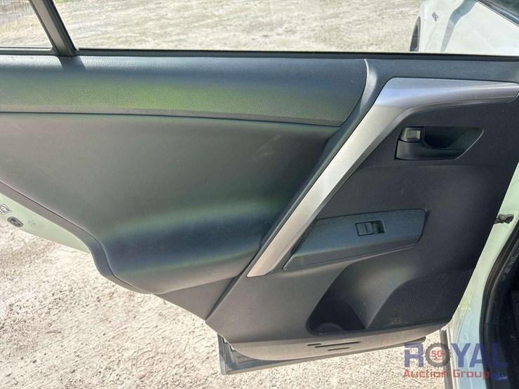 2018-toyota-rav4-image-24