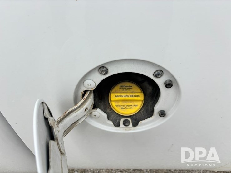 2013-chevrolet-3500hd-image-26