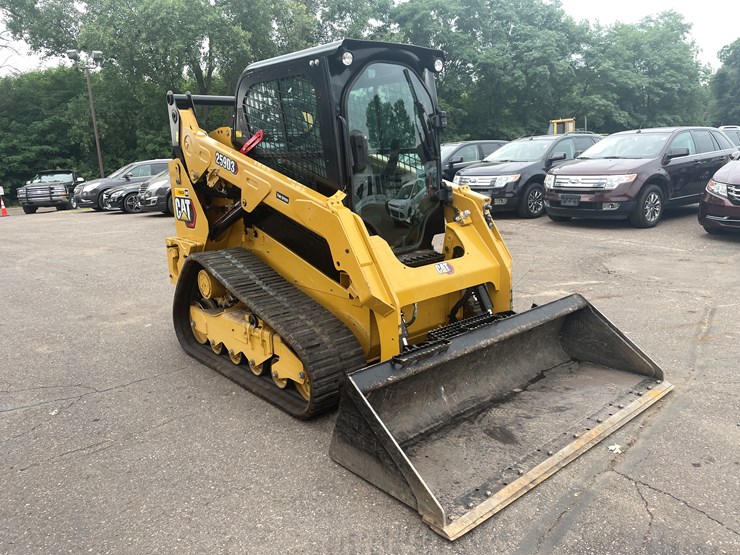2019-caterpillar-259d3-image-2