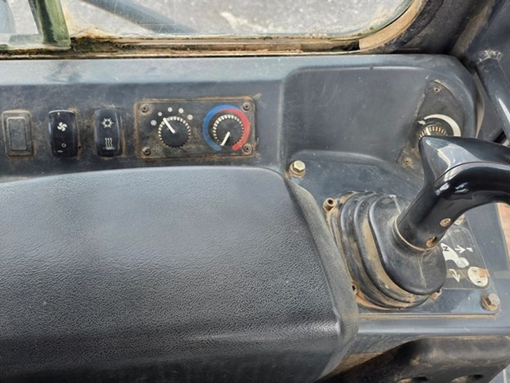 2014-deere-700k-lgp-image-75
