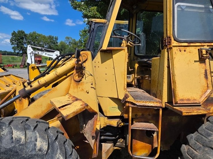 1977-caterpillar-910-image-26