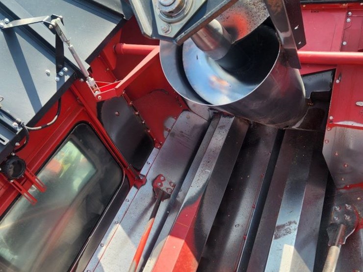2014-case-ih-8230-image-13