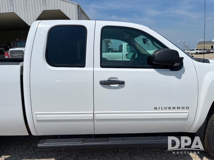 2012-chevrolet-silverado-image-28