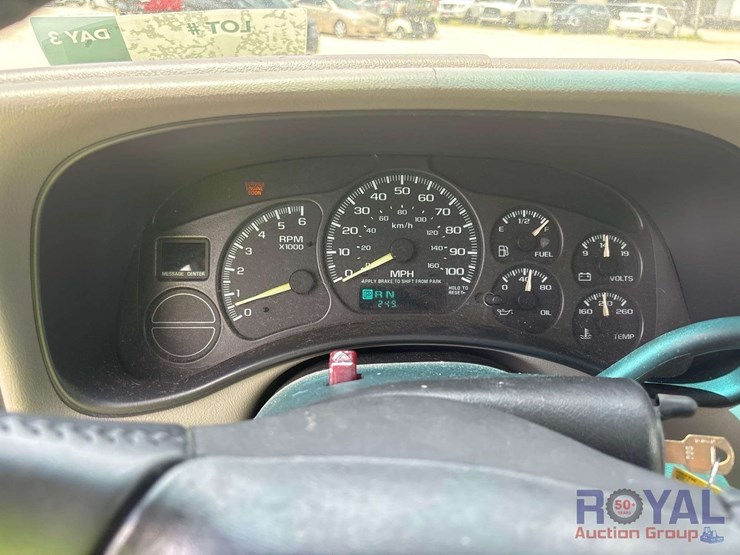 2001-chevrolet-tahoe-image-9