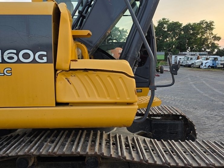 2013-deere-160g-lc-image-35