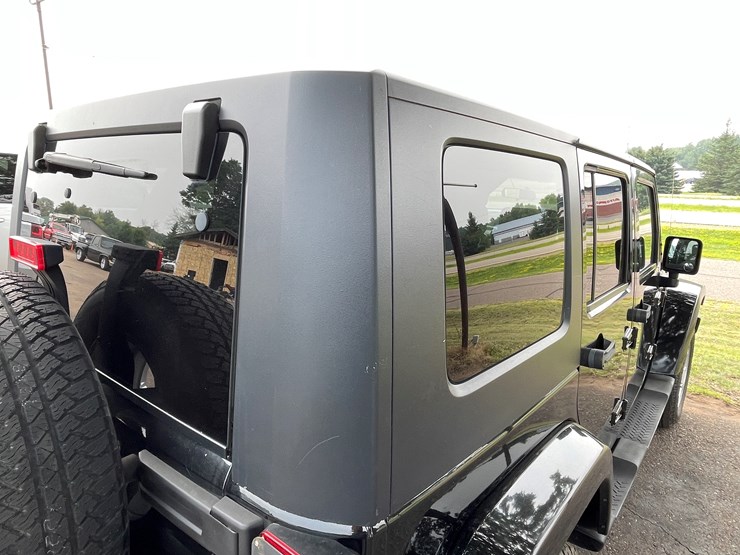2007-jeep-wrangler-unlimited-sahara-image-33