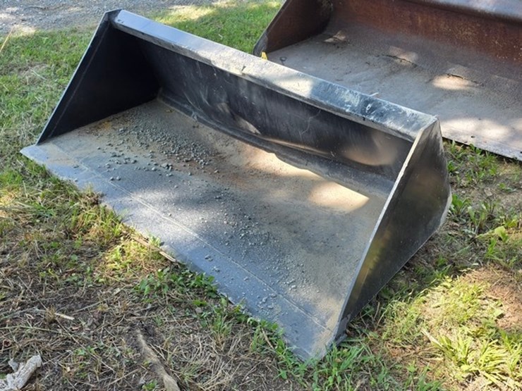 swict-66"-skidloader-bucket-image-4