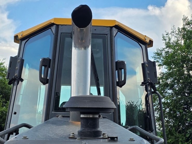 2014-deere-700k-lgp-image-52