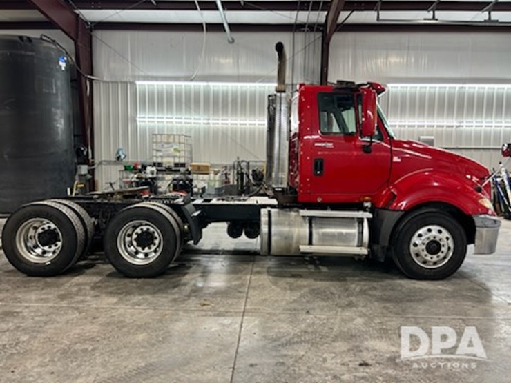 2011-international-prostar-image-2