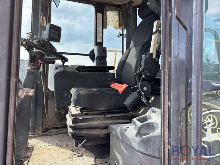 2011-deere-844k-image-8