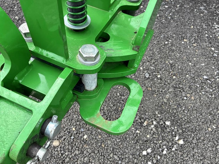 2023-john-deere-2510h-image-58