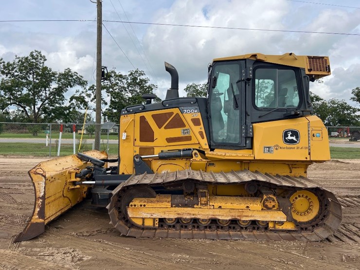 2020-deere-700k-lgp-image-1