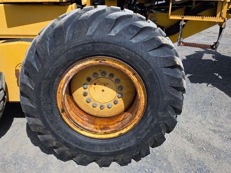 2001-deere-670c-image-32