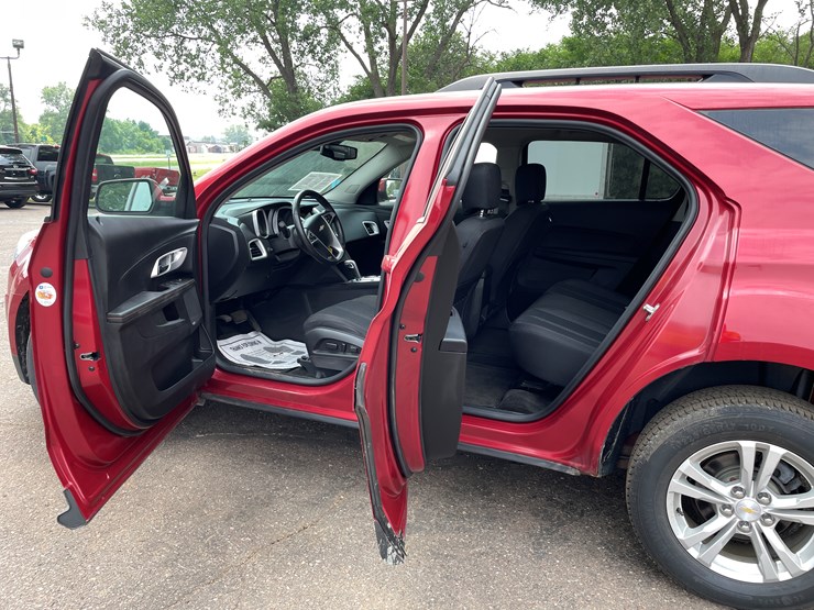 2015-chevrolet-equinox-lt-image-42