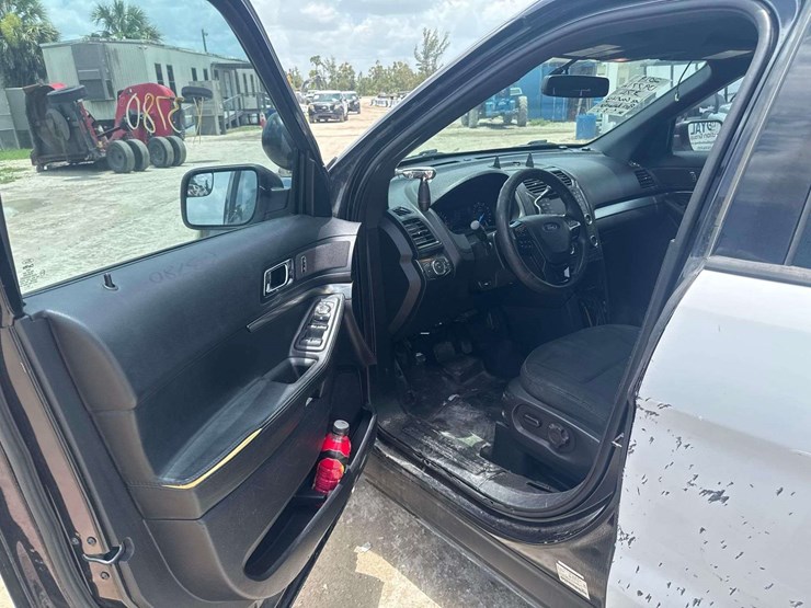 2019-ford-explorer-image-11