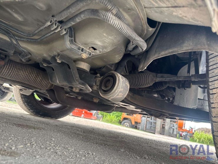 2019-ford-explorer-image-31