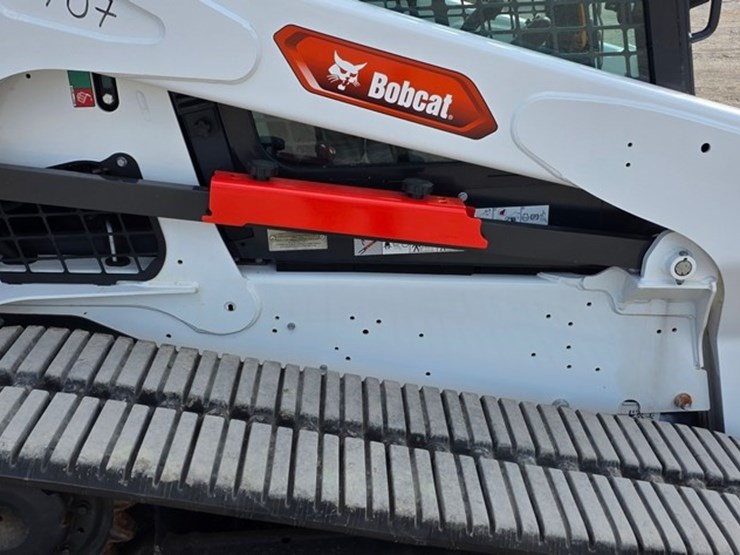 2023-bobcat-t770-image-12