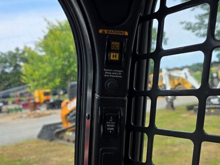 2020-bobcat-s850-image-57