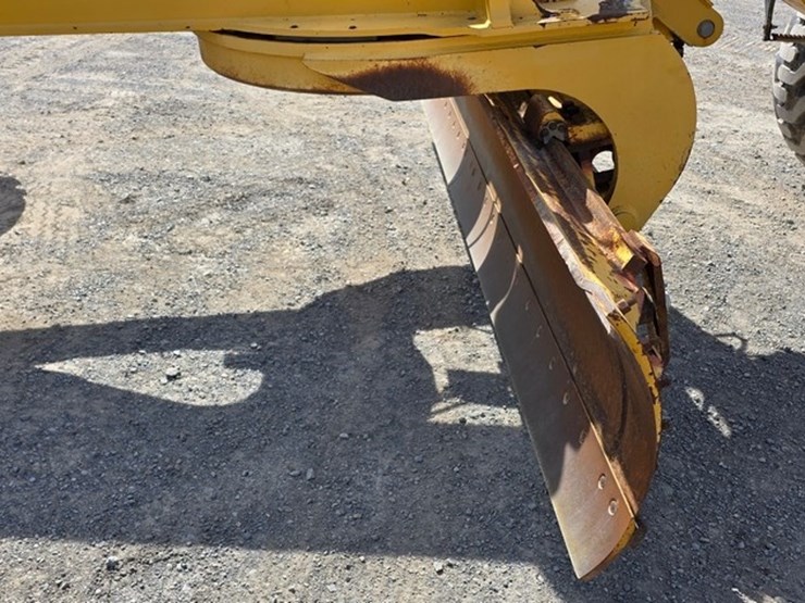 2001-deere-670c-image-10