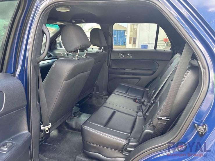 2016-ford-explorer-image-16