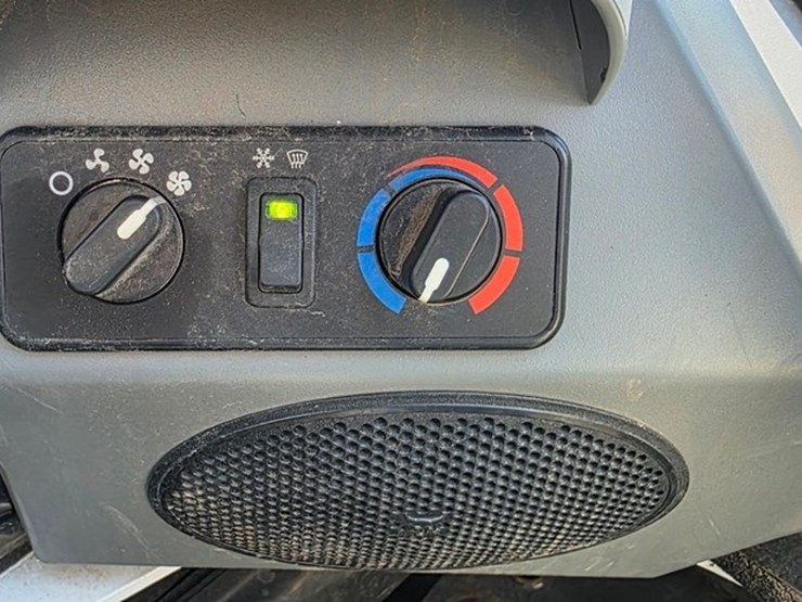 2023-bobcat-t770-image-55