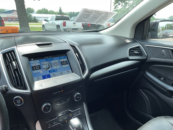 2016-ford-edge-sel-image-52