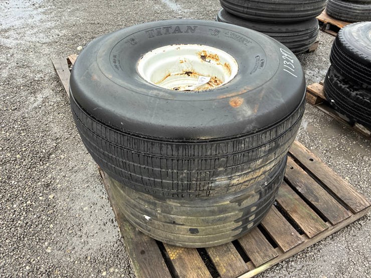 #113247-•-19l16.1-sl-tires-on-rims-image-1