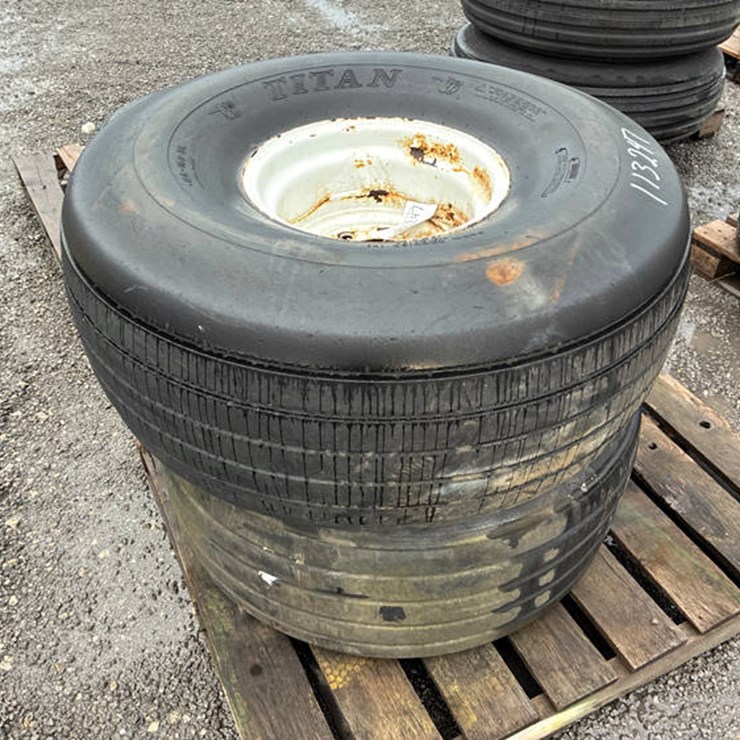 #113247 • 19L16.1 SL TIRES ON RIMS
