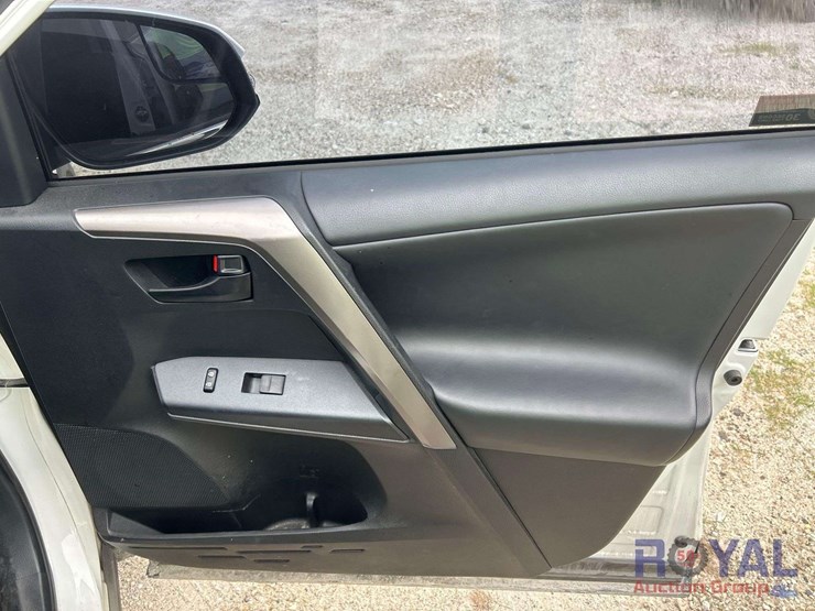 2018-toyota-rav4-image-31
