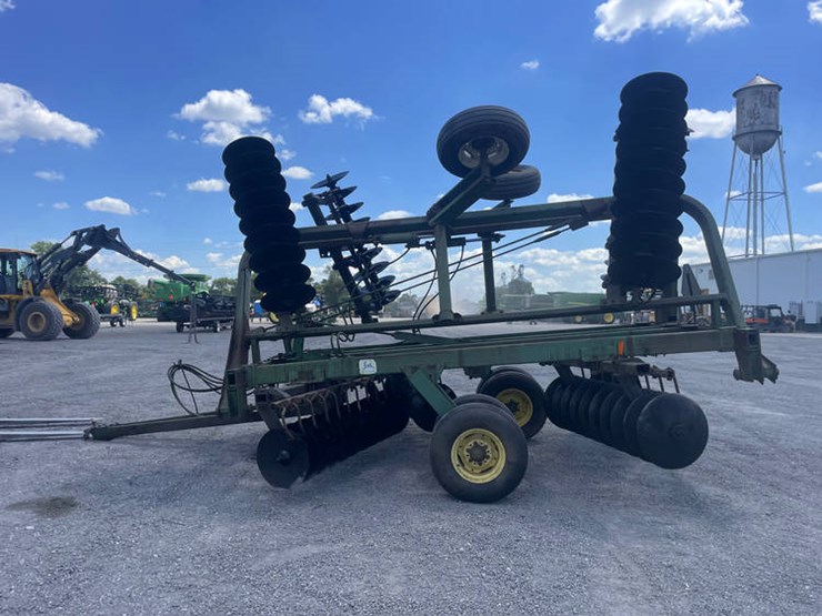 john-deere-235-image-20