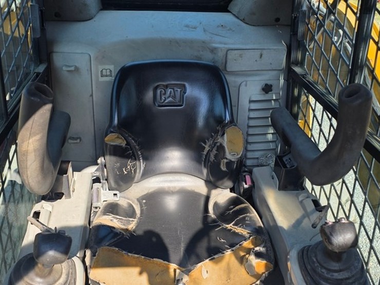 2012-caterpillar-272c-image-47