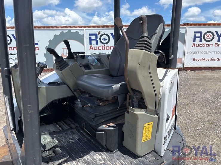 2017-bobcat-e32i-image-15
