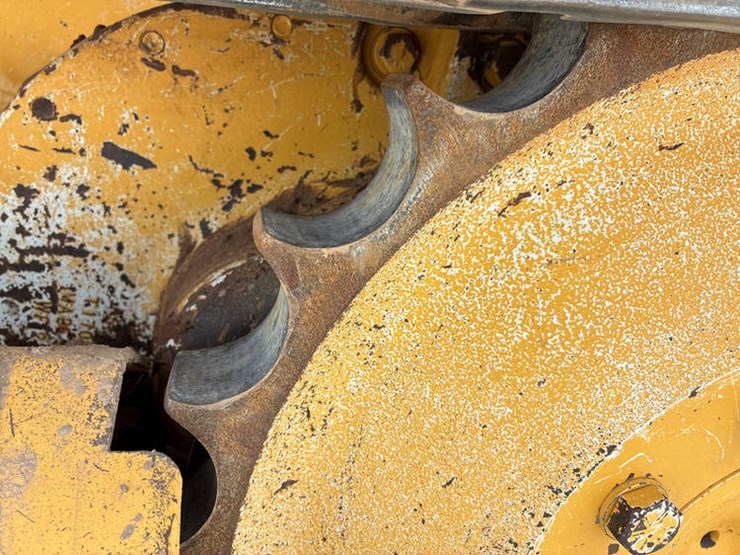 2022-john-deere-450-image-54