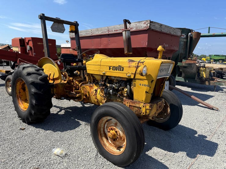 ford-4400-image-1