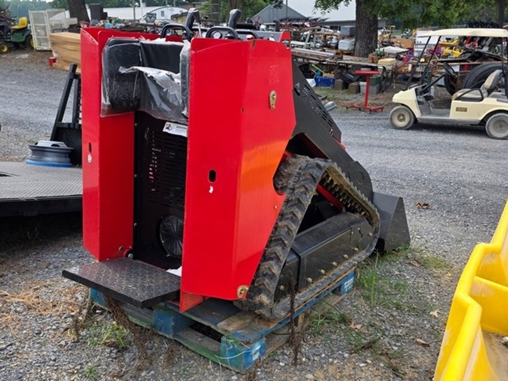 new-valley-pioneer-scl850-mini-skidloader-image-4