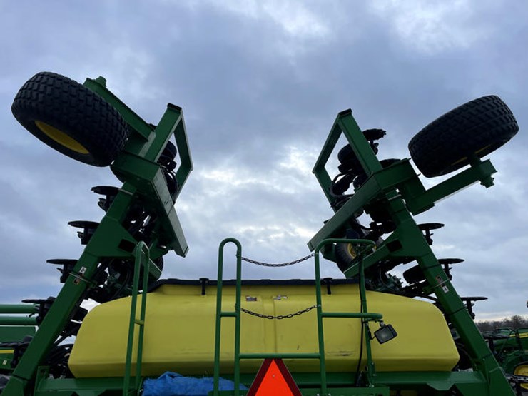 2017-john-deere-1990-image-70