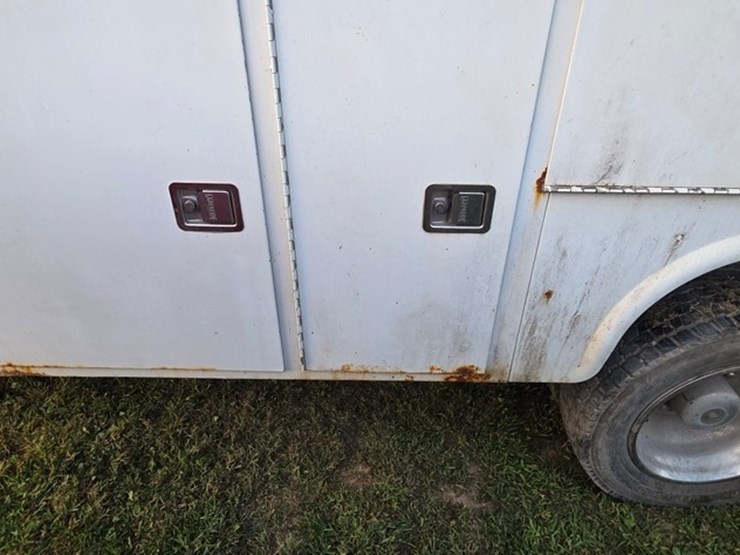 2010-ford-f550-image-29