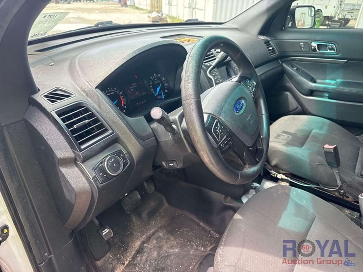 2016-ford-explorer-image-13