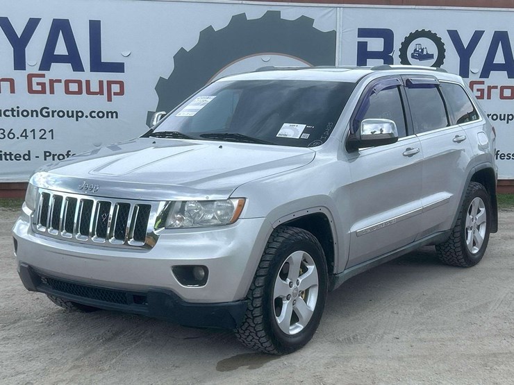 2011-jeep-grand-cherokee-laredo-image-1