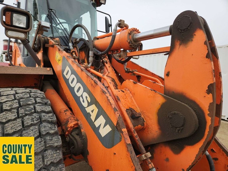 2015-doosan-dl250-3-image-28