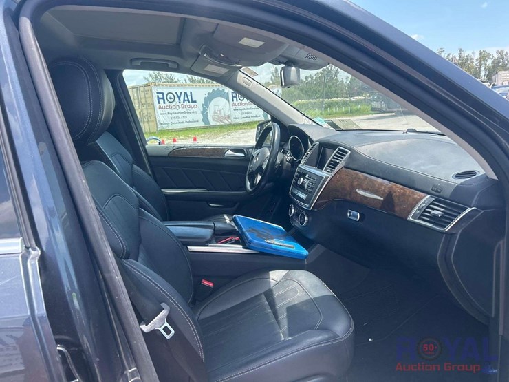 2016-mercedes-benz-gl450-image-24