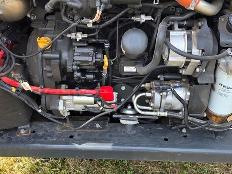 2023-bobcat-t770-image-43