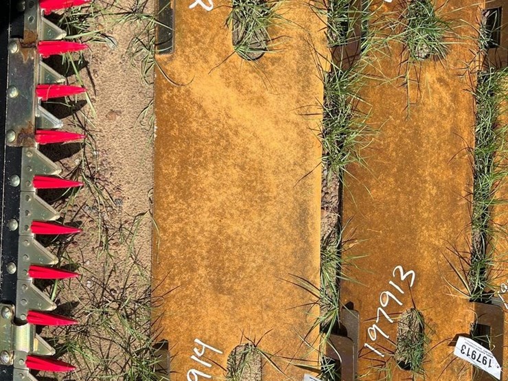 unused-future-skid-steer-mounting-plate-image-1