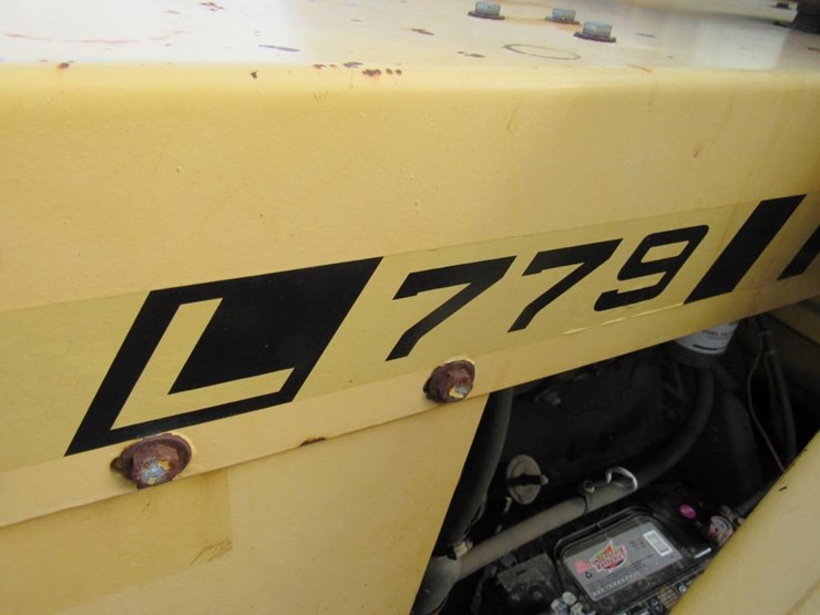 new-holland-l779-image-6
