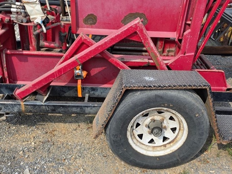 comfort-chute-h-series-hoof-trimming-trailer-image-14