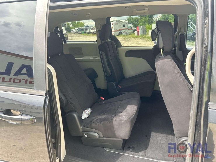 2014-dodge-grand-caravan-image-19